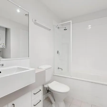 108 Astral Apartments Melbourne Exterior photo